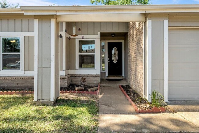 Building Photo - 1226 Park Knoll Ln