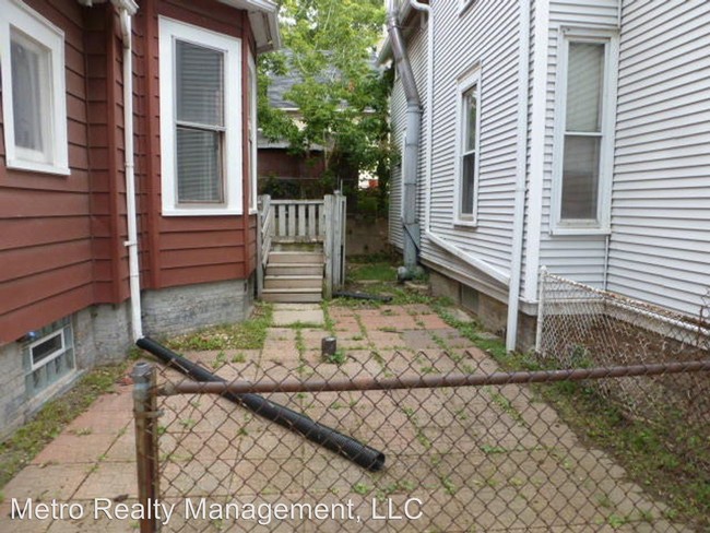 4 br, 1.5 bath House - 1128 W Mineral St - House Rental in Milwaukee ...