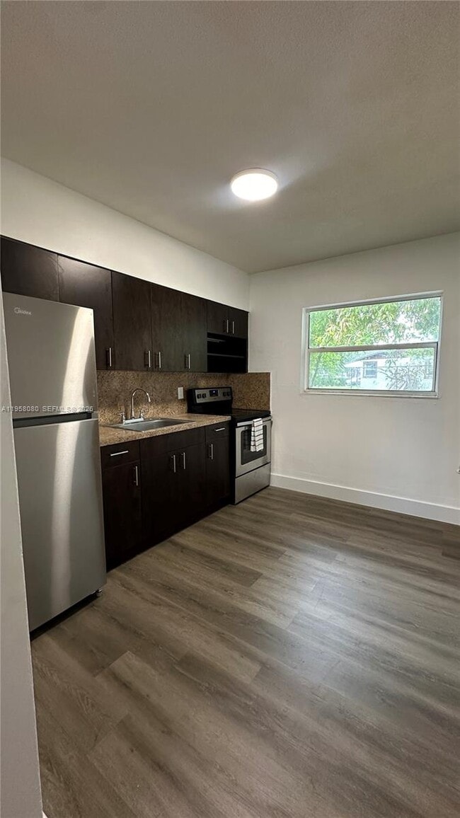 Foto del edificio - 4011 NE 8th Ave