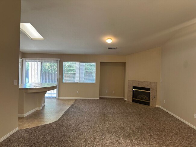 Building Photo - Northwest 3+2 + OFFICE!  Ready Now!