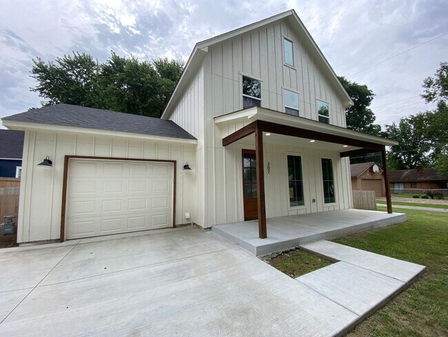 Building Photo - Beautiful home for rent in Coweta!!