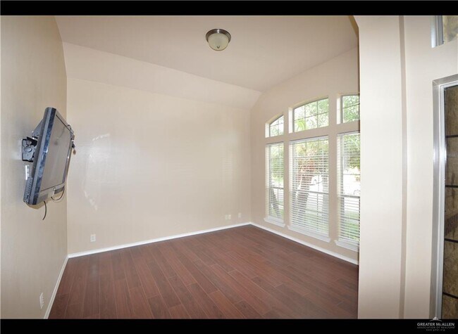 Building Photo - 2909 San Rafael St