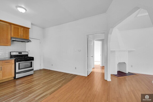 Building Photo - 23 Cayuga Ave