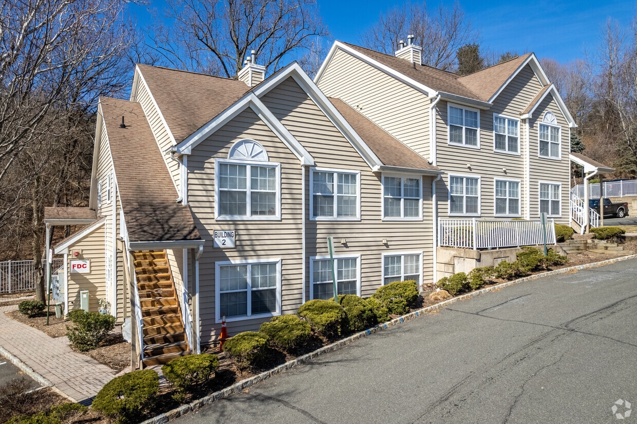 Villas on the Park Apartments in Berkeley Heights, NJ