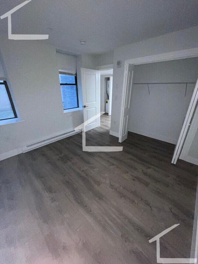 Foto del edificio - Central Fenway Location, In-Unit Washer an...