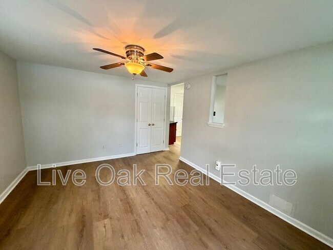 Foto del edificio - 2110 Pretty Lake Ave