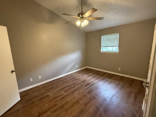 Foto del edificio - Spacious Duplex Living Near TAMUC with Attached 2 Car Garage!