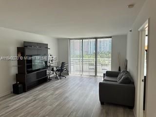 Foto principal - 3300 NE 192 St