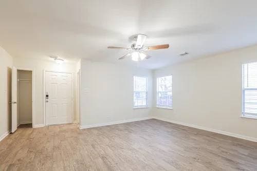 Foto del edificio - 335 Remington Creek Dr