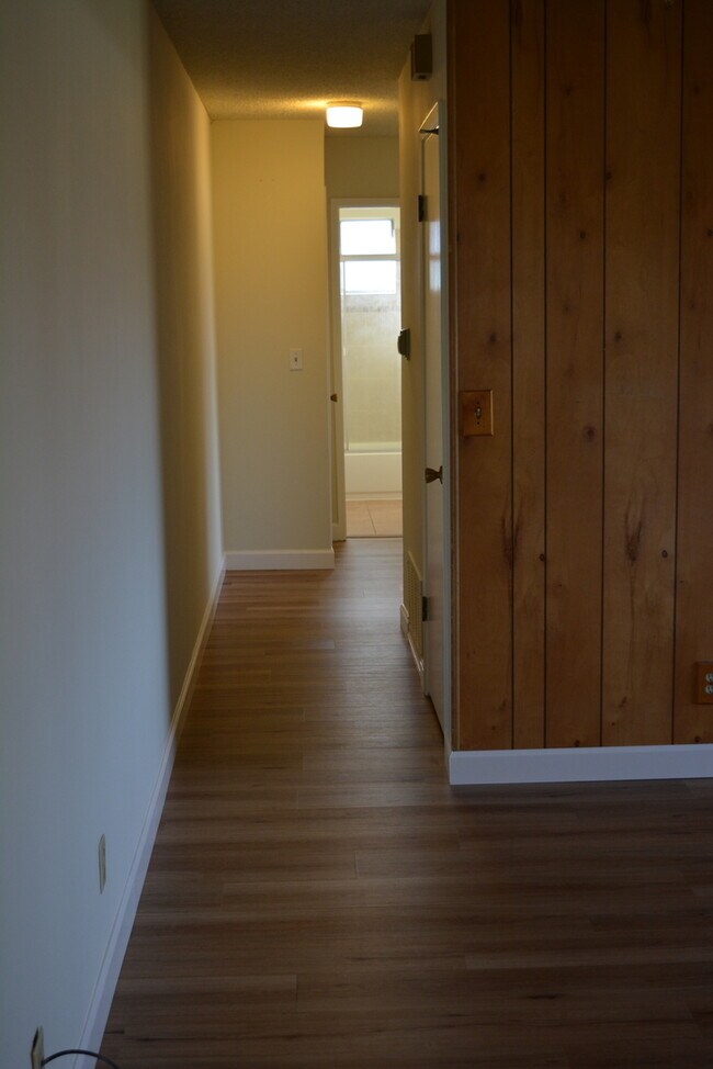 Foto del edificio - UPSTAIRS 2 BEDROOM UNIT IN A 4PLEX AT HAMILTON DOWNS