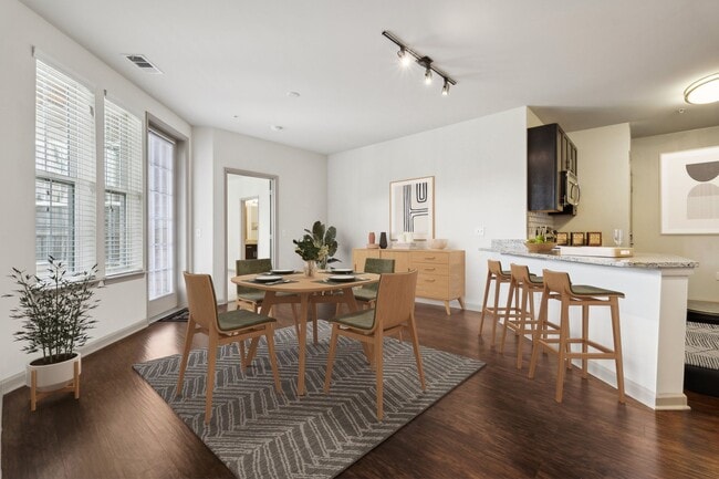 Building Photo - 322 Baldwin