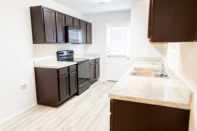 Building Photo - 631 Lentisco Dr