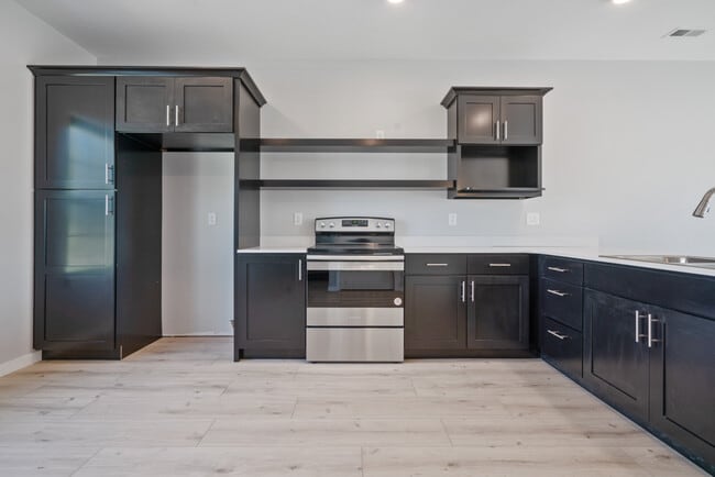 Building Photo - Clear Lake Twinhomes