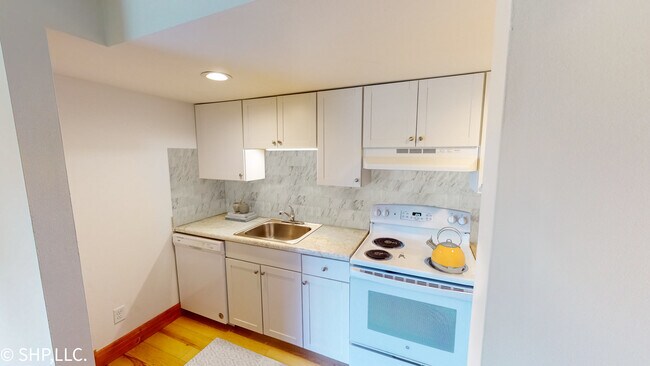 Kitchen - 107 W Lawrence Ave