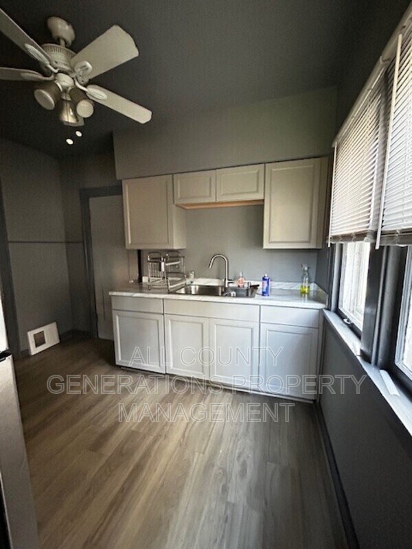 Foto del edificio - 13309 Christine Ave