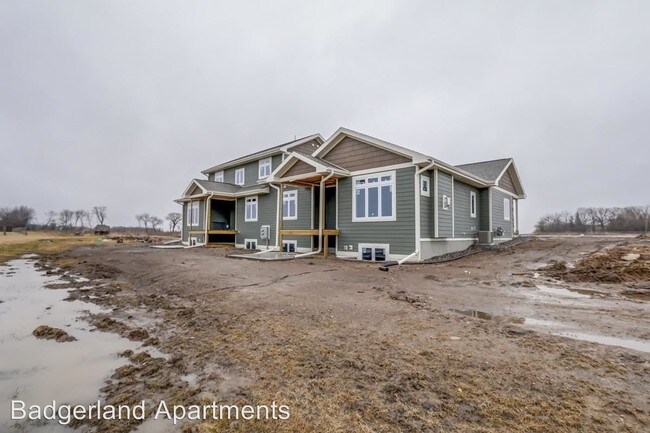Building Photo - 705 Vineyard Dr