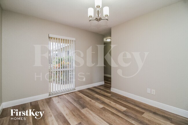 Foto del edificio - 118 Ruby Red Ln