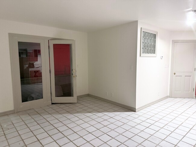 Building Photo - 140 San Nicholas Ave