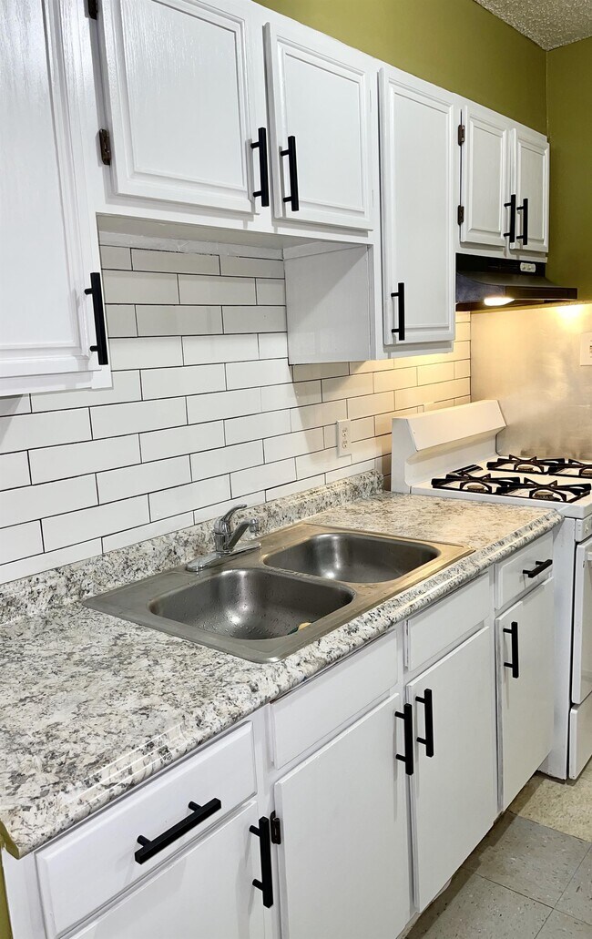 Foto del edificio - 114 Poppy St