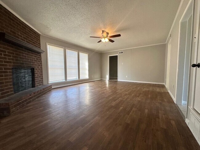 Foto del edificio - 5207 Breckenwood Dr