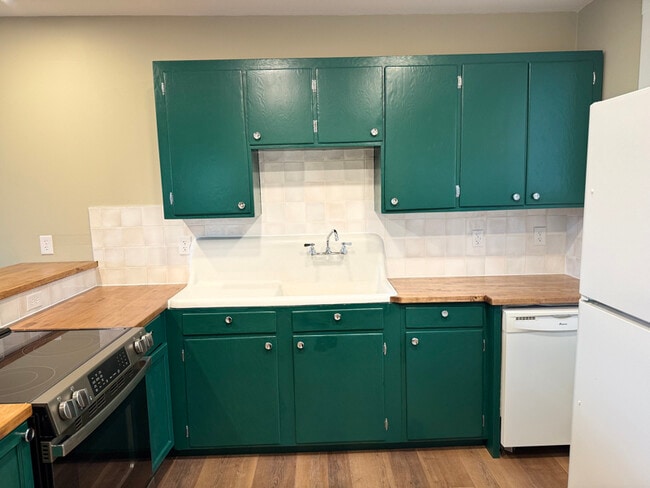 Building Photo - 23 E Gagnon St