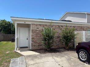Building Photo - 30 Chatelaine Cir SE