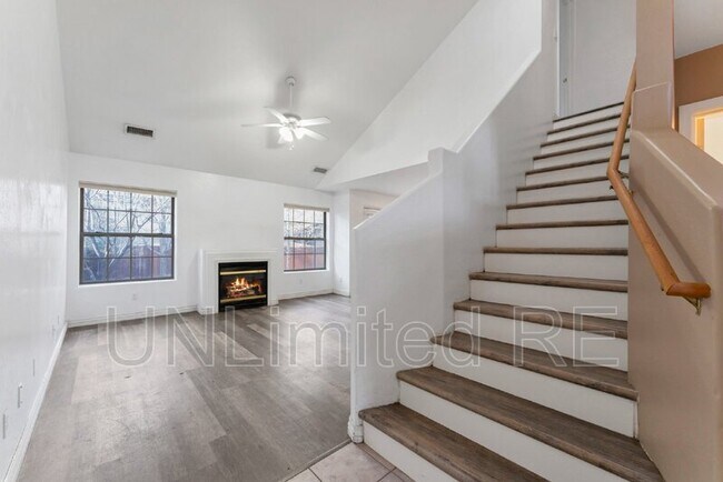 Building Photo - 2433 S Seclusion Ln