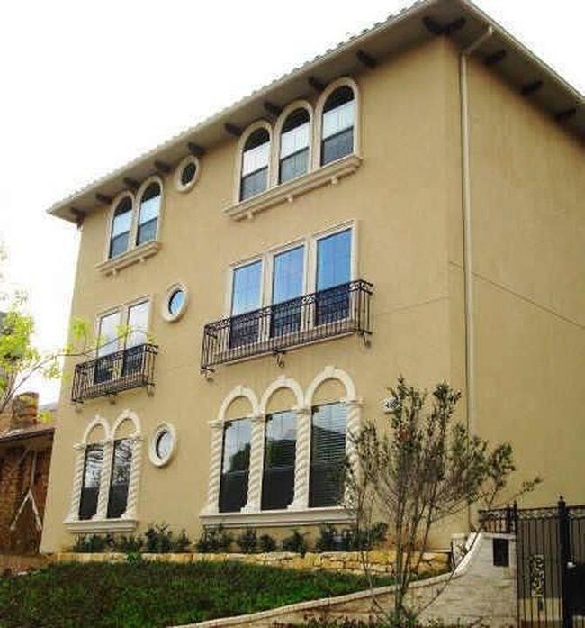 Building Photo - 4210 Prescott Ave