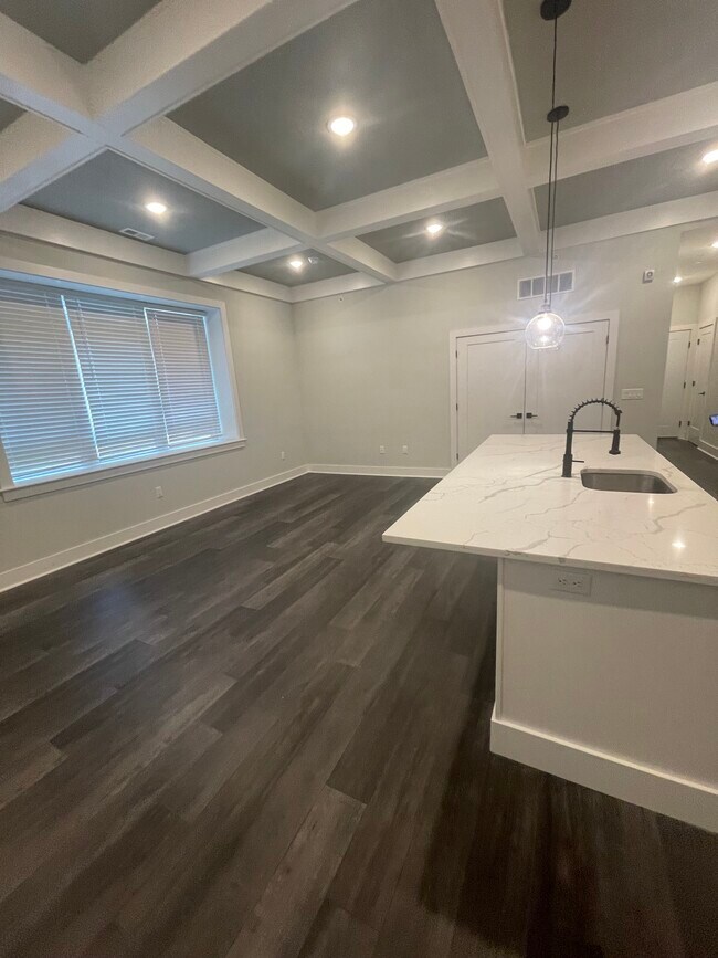 Building Photo - 6110 Ridge Ave