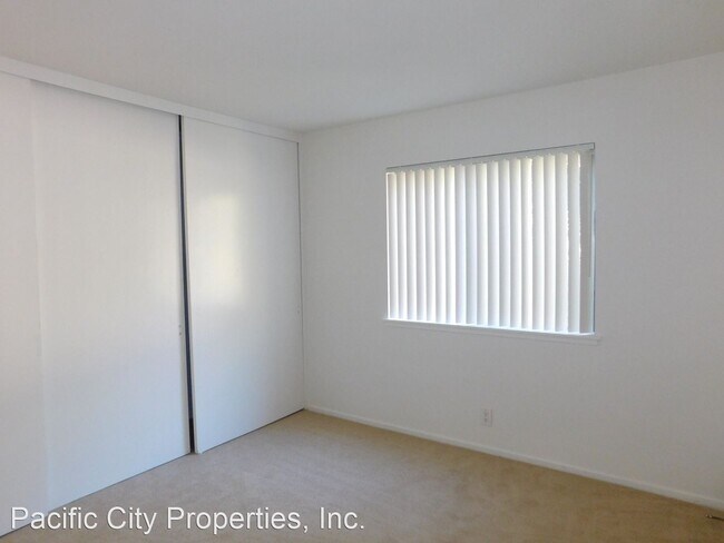 Foto del edificio - 6 br, 3 bath House - 9821 Kings Canyon Dr