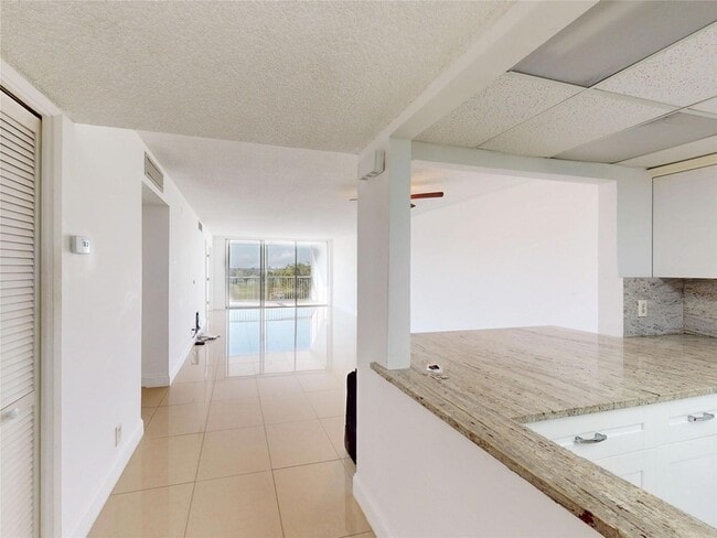Building Photo - 3080 N Course Dr