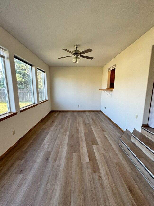 Building Photo - Available Now! Beautiful Valley Home!