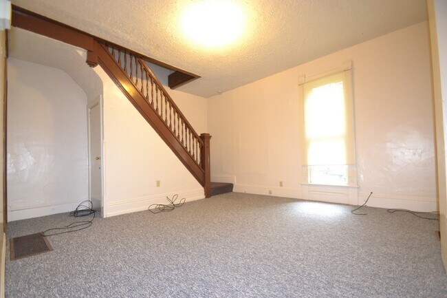 Building Photo - 497 Sumner St