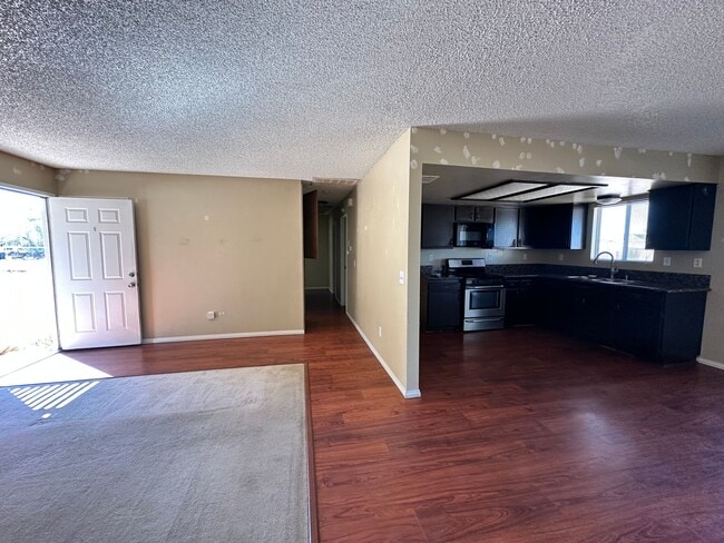 Foto del edificio - 21058 Wisteria St