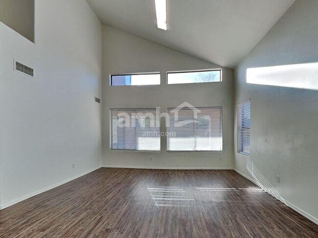 Building Photo - 6208 S 52nd Dr