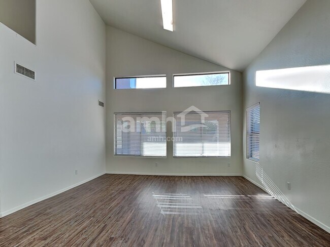 Foto del edificio - 6208 S 52nd Dr