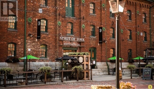 Building Photo - 35 Parliament St