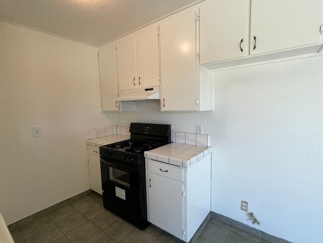 Foto del edificio - 4 Bedroom 2 Bath Ranch Style Home in Lemoore