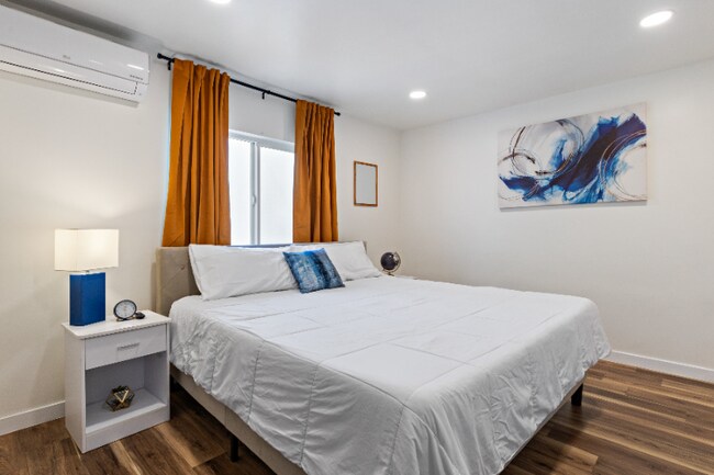 Building Photo - 227 S Main St