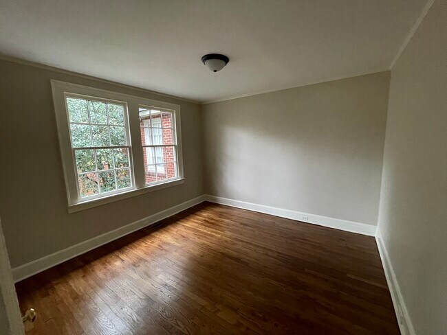 Foto del edificio - 126 Oakhaven Ave