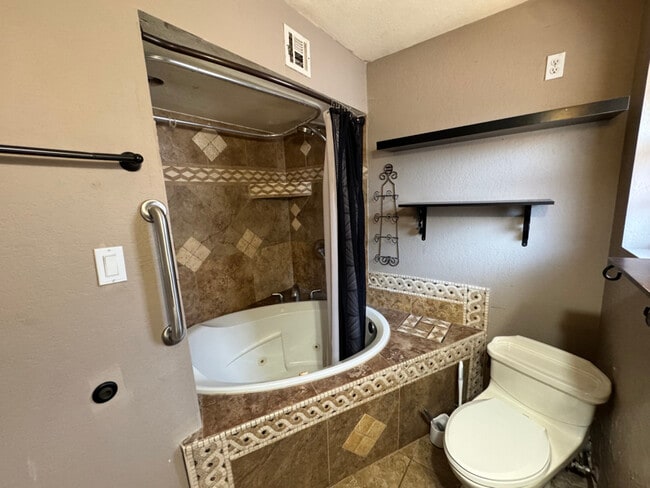 Building Photo - 6907 E Flossmoor Ave