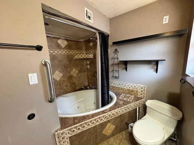 Foto del edificio - 6907 E Flossmoor Ave