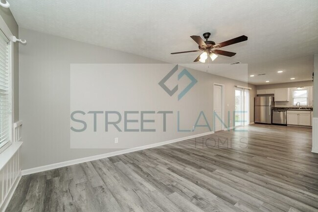 Building Photo - REDUCED!