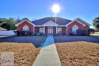 Building Photo - 1000 White Oak Cir