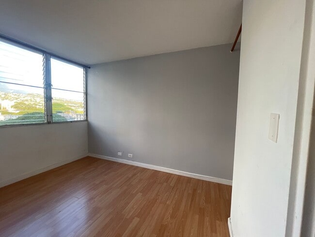 Building Photo - Studio 1 Bath in Hono Hale Towers! Water, ...