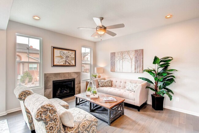 Foto del edificio - End Unit Townhome in Northgate!