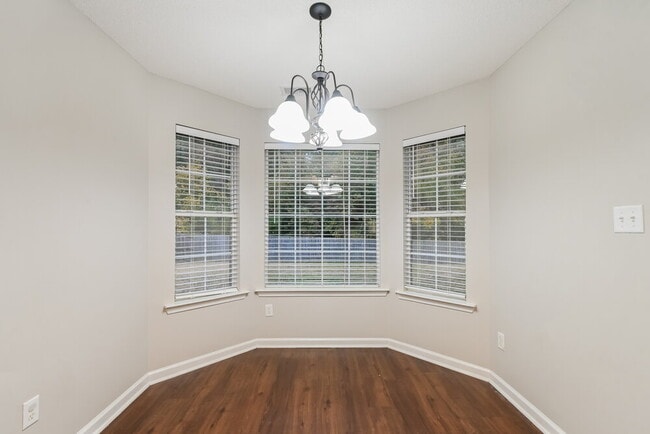 Building Photo - 87 Wren St