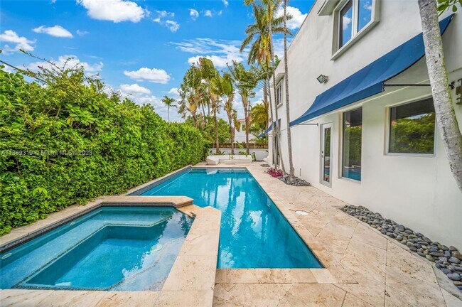 Foto del edificio - 4335 N Bay Rd