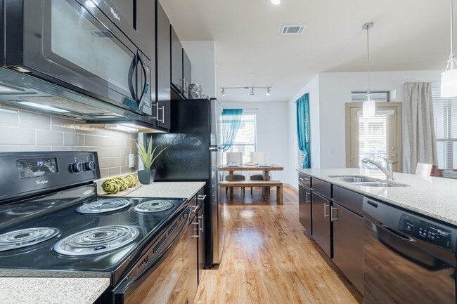 Building Photo - This Is the One!