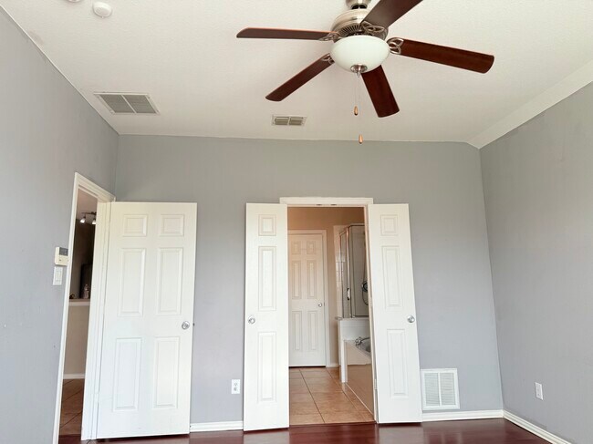 Foto del edificio - 4515 Sawgrass Dr
